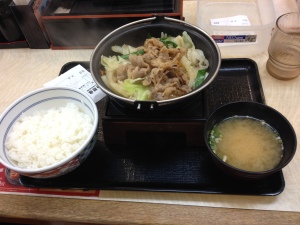 Yoshinoya หนึ่งในอาหารประหยัดสำหรับทริปนี้